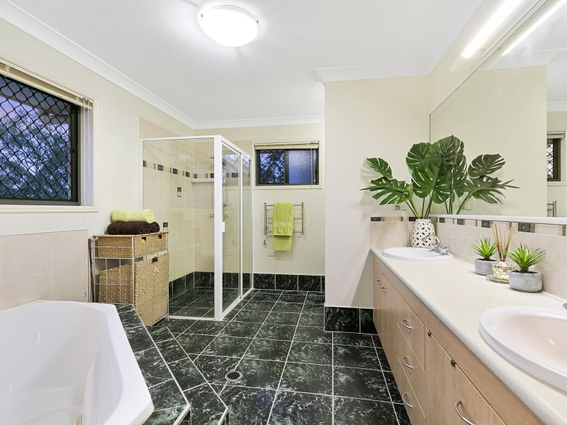 14 Dawson Drive, Manly West QLD 4179