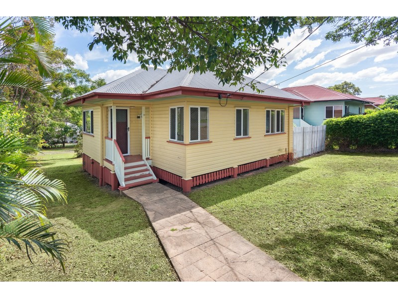 26 Mar Street, Holland Park QLD 4121