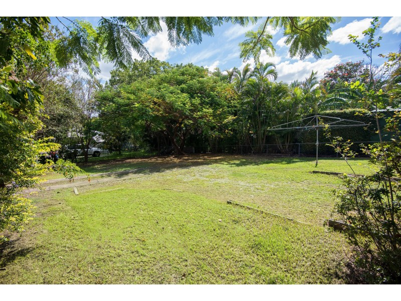 26 Mar Street, Holland Park QLD 4121