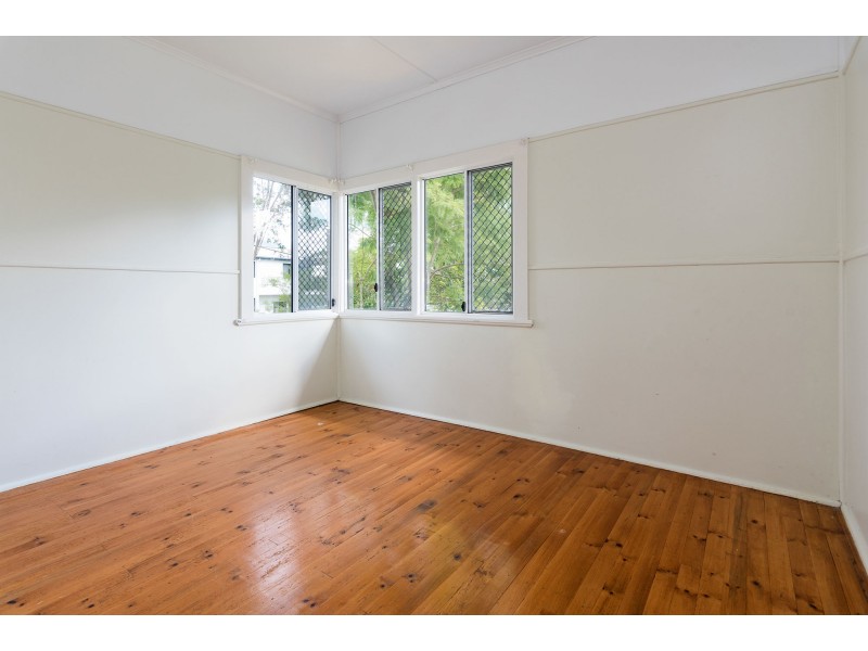 26 Mar Street, Holland Park QLD 4121