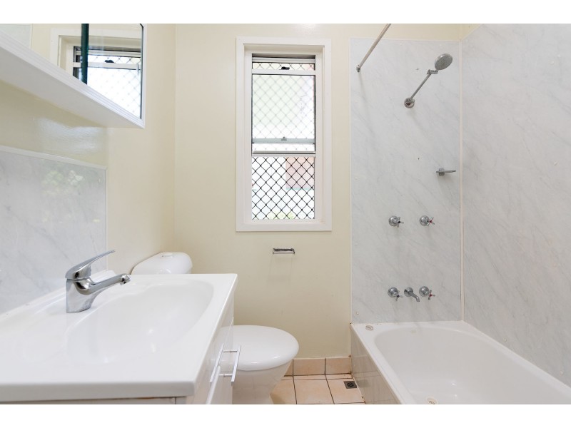 26 Mar Street, Holland Park QLD 4121