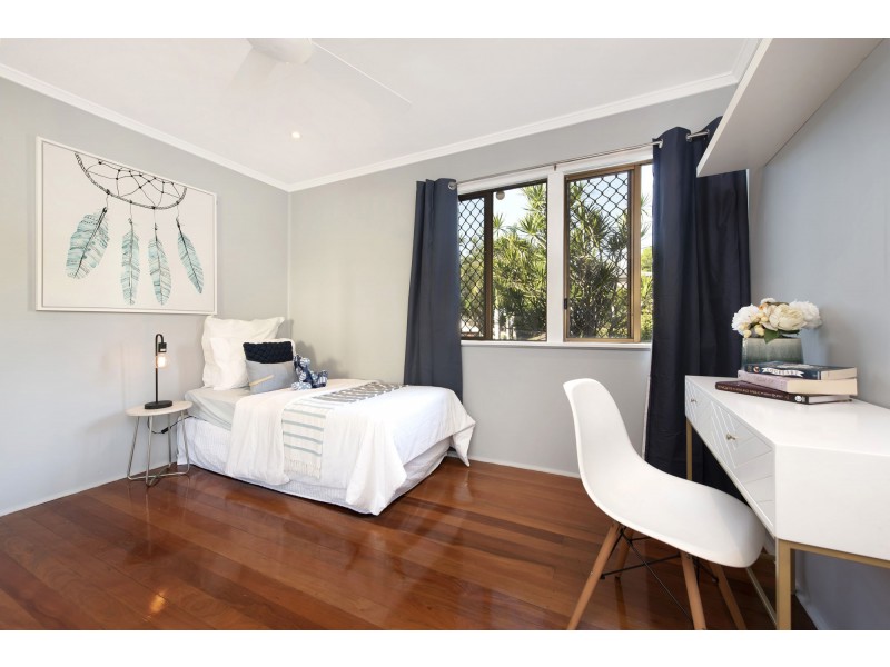 26 Pareena Cres, Mansfield QLD 4122