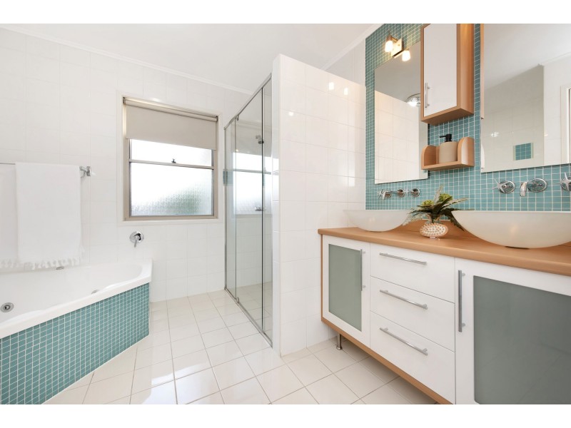 26 Pareena Cres, Mansfield QLD 4122