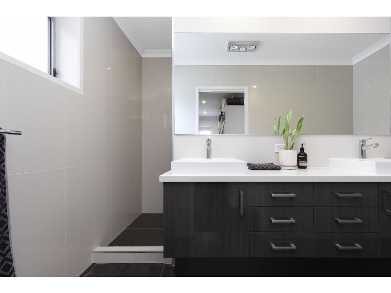 79 Whitworth Road, Cannon Hill QLD 4170