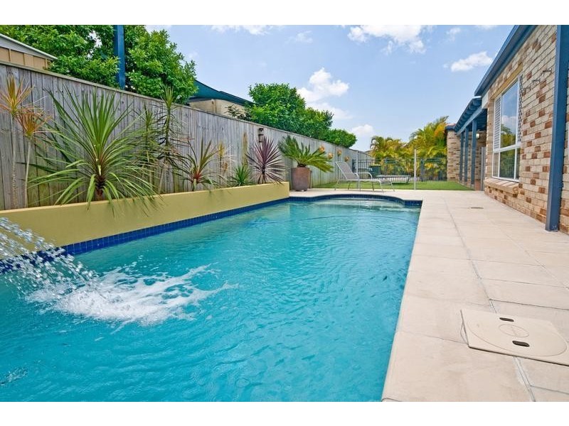 4 Razorback Cl, Carindale QLD 4152