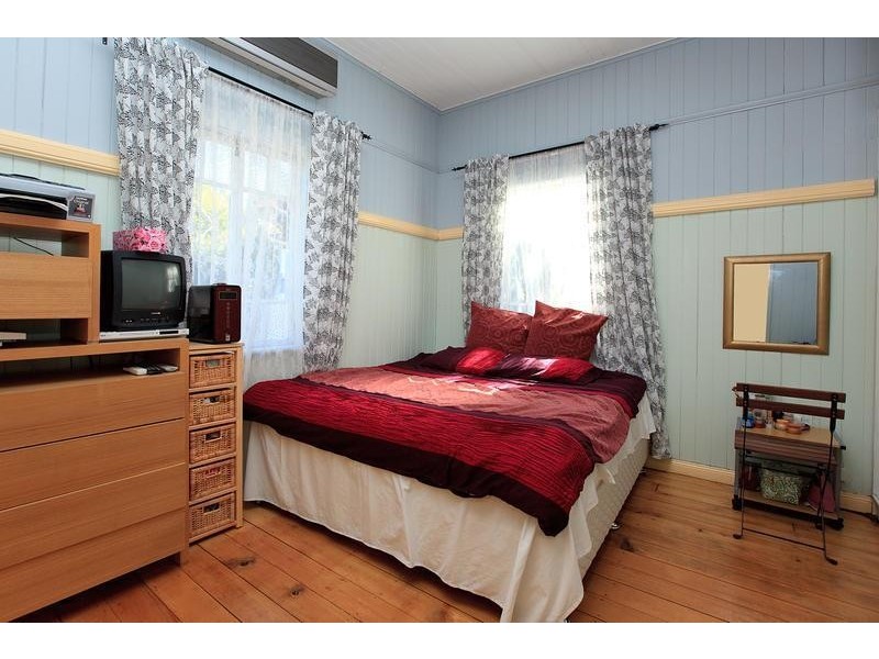 58 Balmoral St, Hawthorne QLD 4171