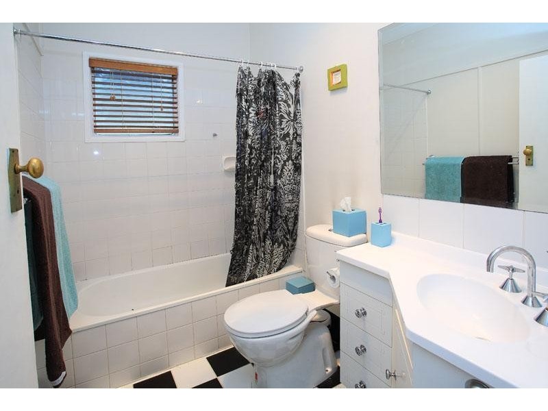 10 Mona St, Coorparoo QLD 4151