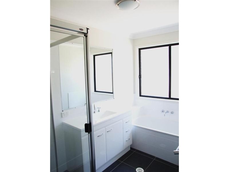 8 Nordenfeldt Rd, Cannon Hill QLD 4170