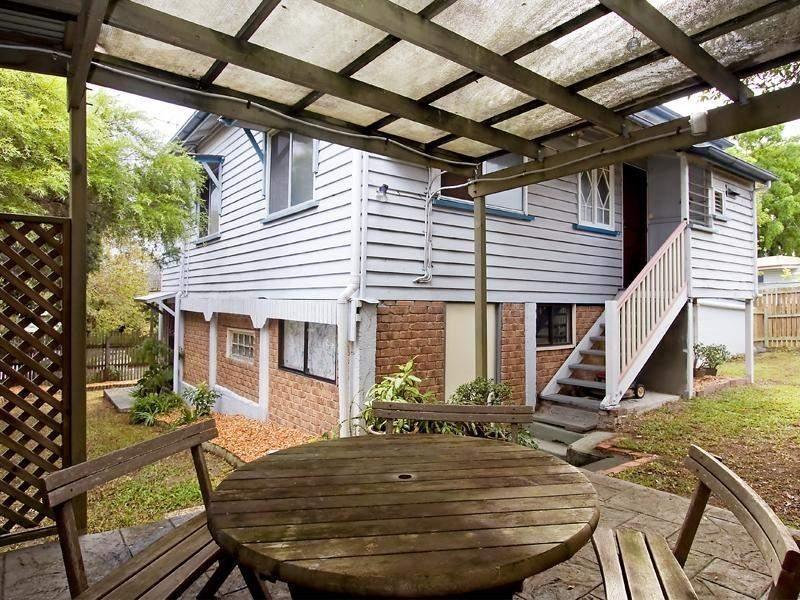 3 Thomas St, Coorparoo QLD 4151