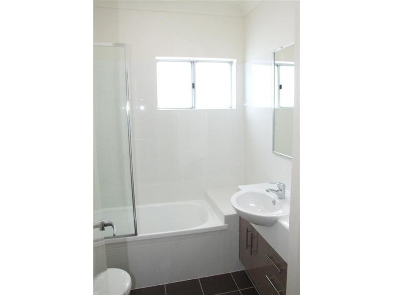 15 Rolle St, Holland Park West QLD 4121