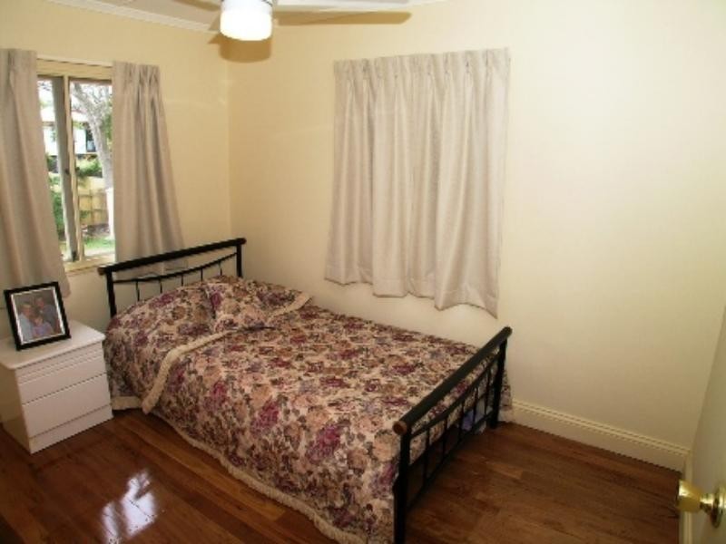 95 Grattan Tce, Manly QLD 4179