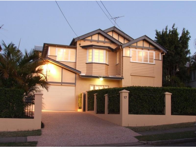 17 Burlington St, Holland Park QLD 4121