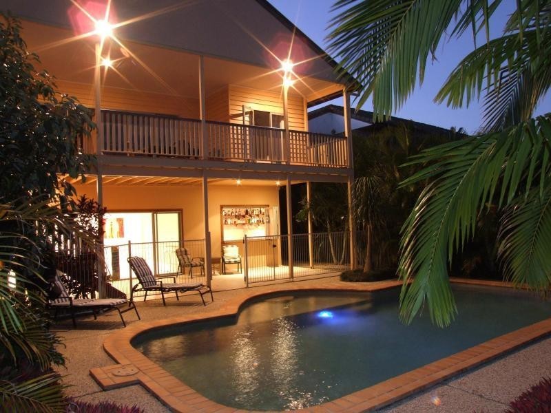 17 Burlington St, Holland Park QLD 4121