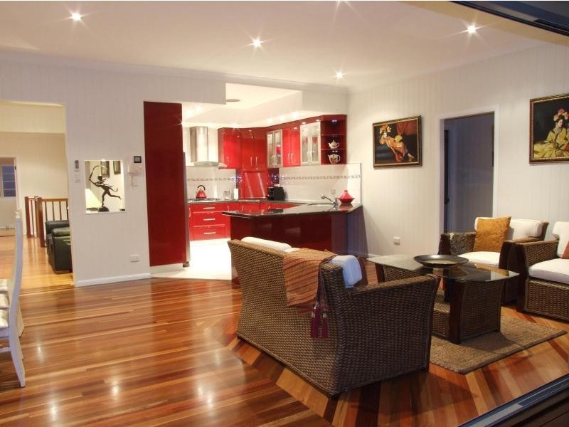 17 Burlington St, Holland Park QLD 4121