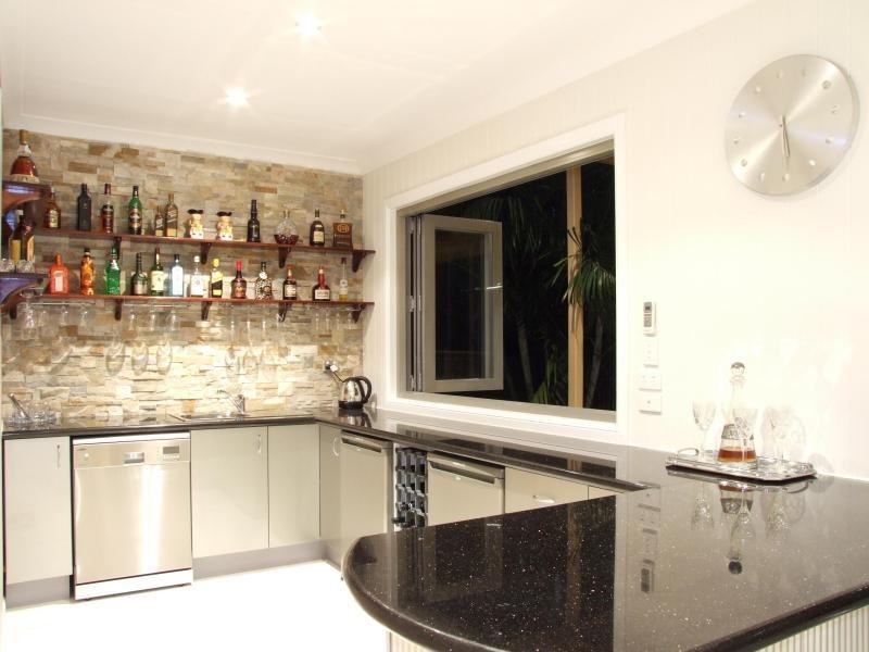 17 Burlington St, Holland Park QLD 4121