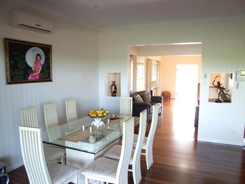 17 Burlington St, Holland Park QLD 4121