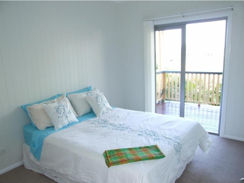 17 Burlington St, Holland Park QLD 4121