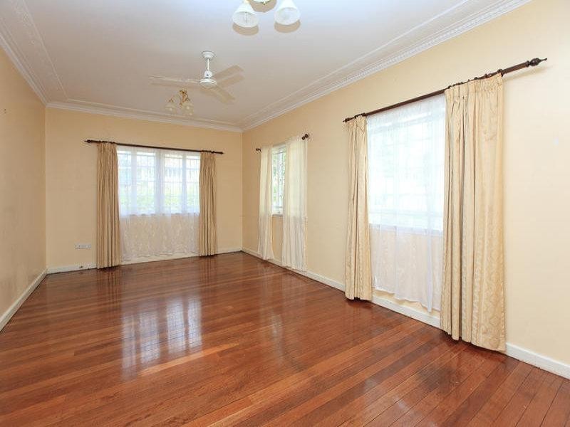 93 Sterculia Ave, Holland Park QLD 4121