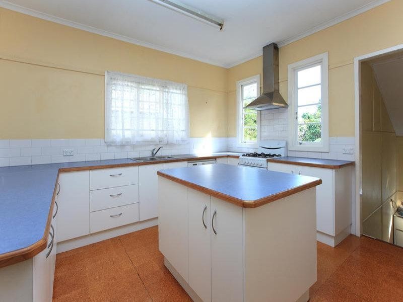 93 Sterculia Ave, Holland Park QLD 4121