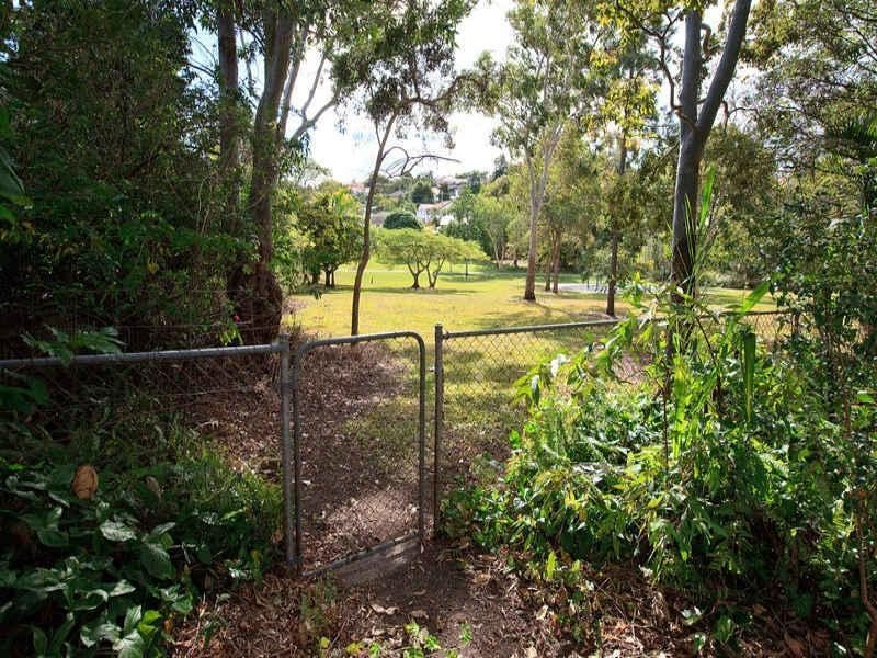 93 Sterculia Ave, Holland Park QLD 4121