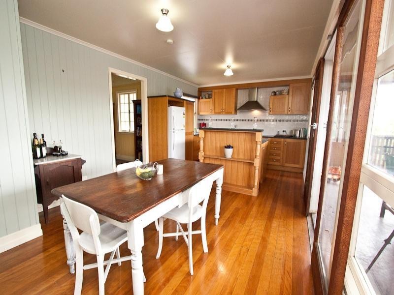 14 Agnes St, Holland Park QLD 4121