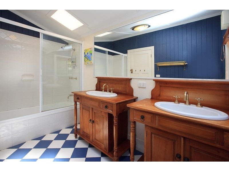 55 Brinawa St, Camp Hill QLD 4152