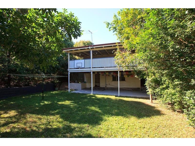 55 Brinawa St, Camp Hill QLD 4152