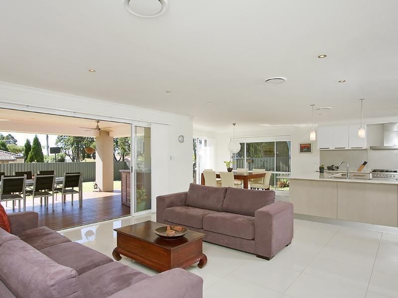 38 Birdwood Rd, Birkdale QLD 4159