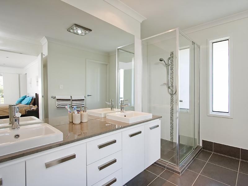 38 Birdwood Rd, Birkdale QLD 4159