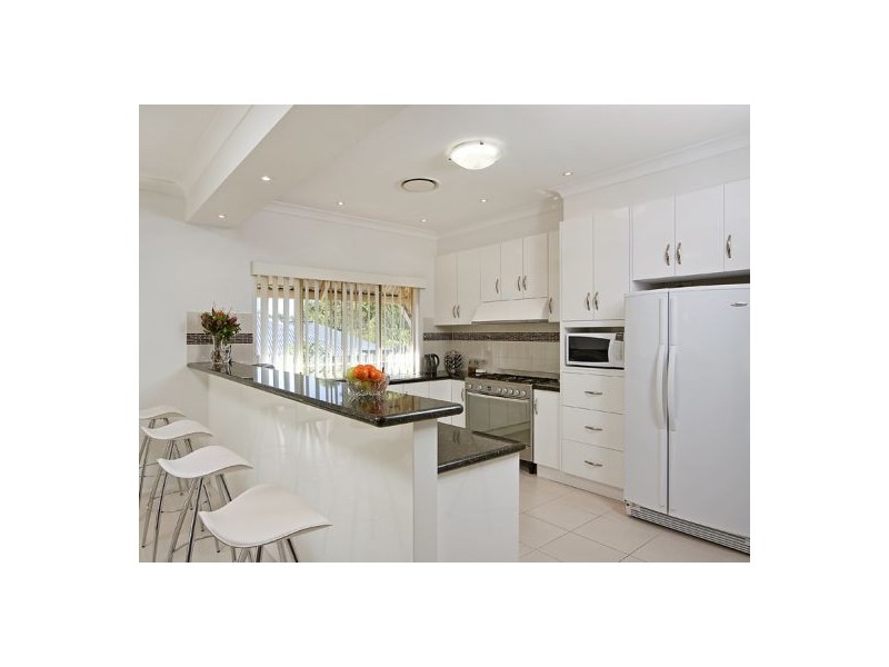 17 Monet Cres, Mackenzie QLD 4156