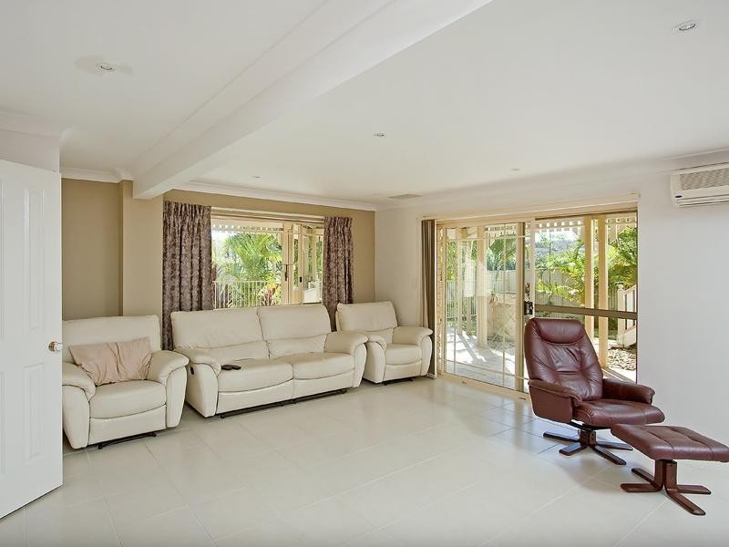 17 Monet Cres, Mackenzie QLD 4156
