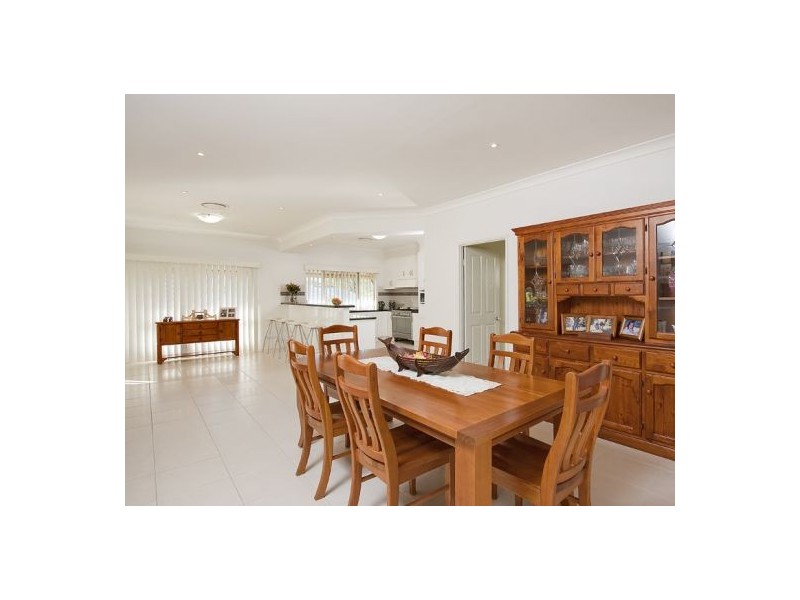 17 Monet Cres, Mackenzie QLD 4156