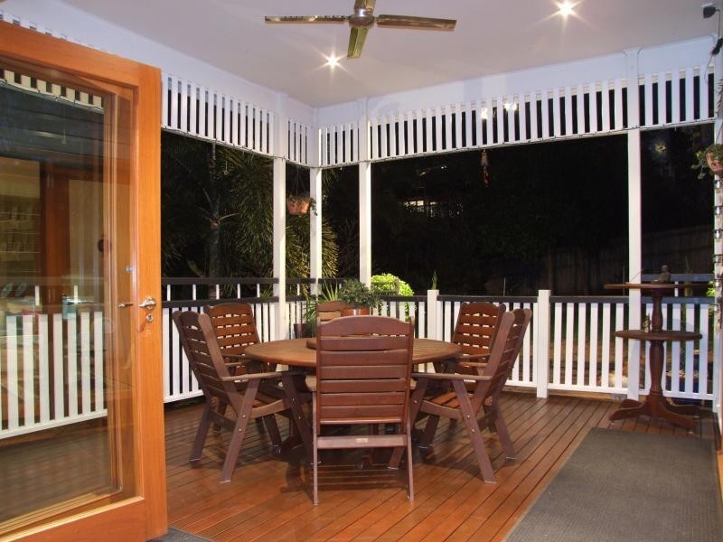 38 Longfellow  St, Norman Park QLD 4170