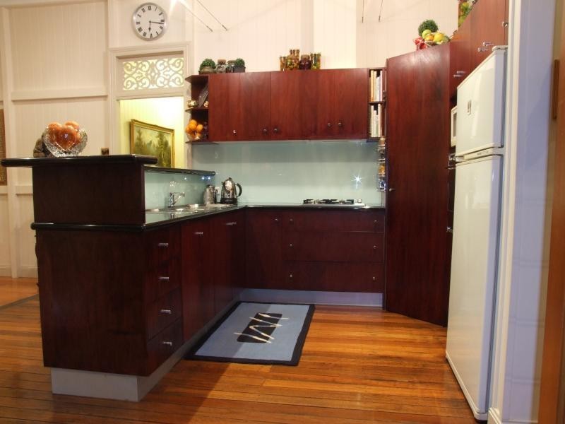 38 Longfellow  St, Norman Park QLD 4170