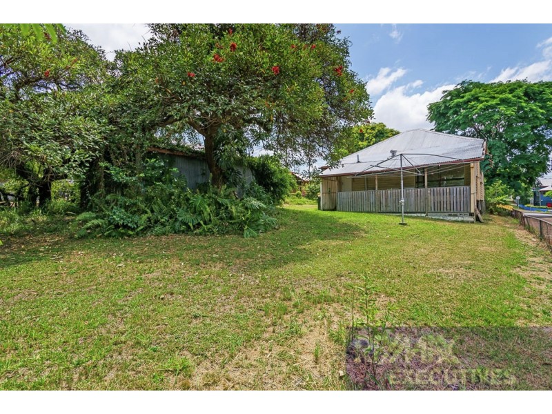 1033 Logan Road, Holland Park QLD 4121