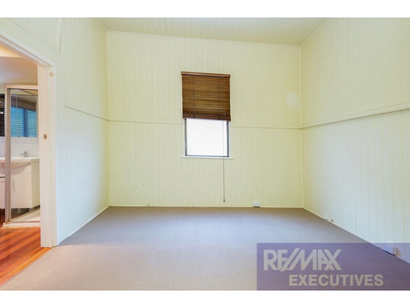 1033 Logan Road, Holland Park QLD 4121