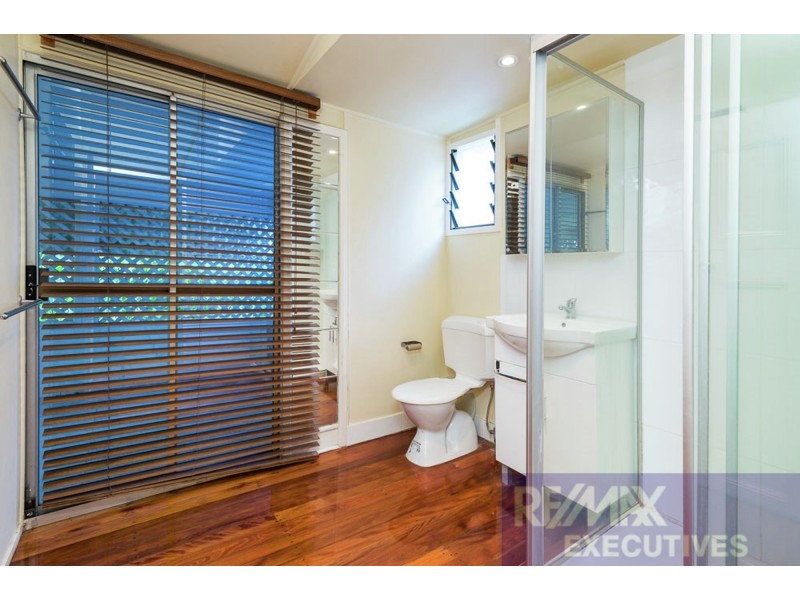 1033 Logan Road, Holland Park QLD 4121