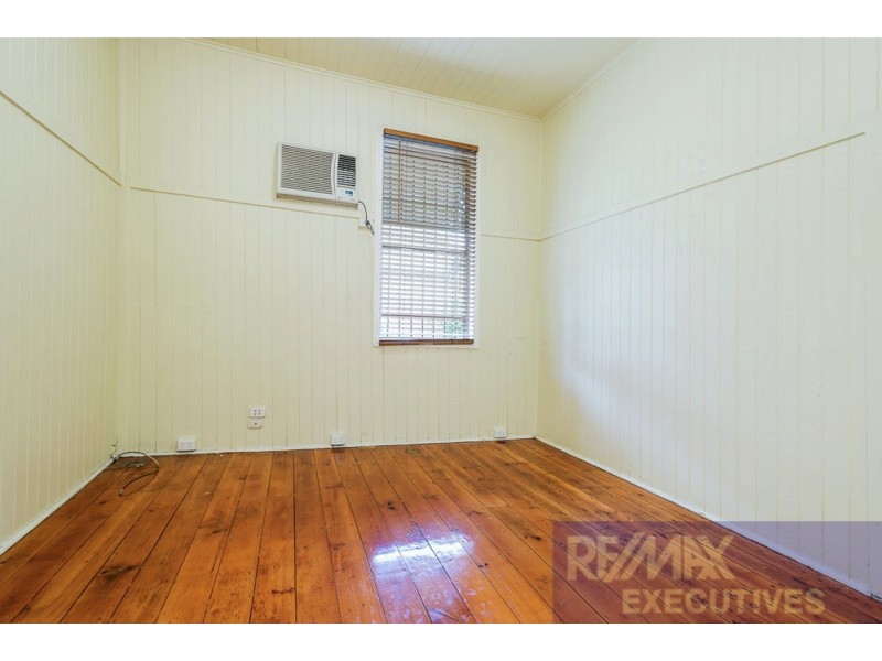 1033 Logan Road, Holland Park QLD 4121