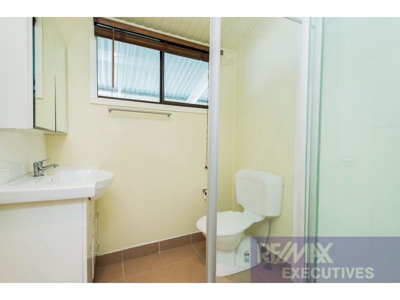 1033 Logan Road, Holland Park QLD 4121