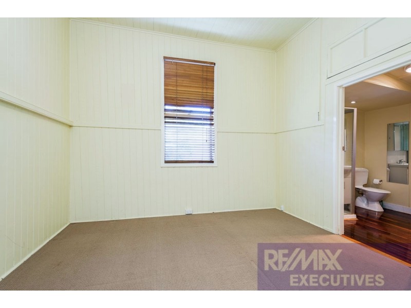 1033 Logan Road, Holland Park QLD 4121