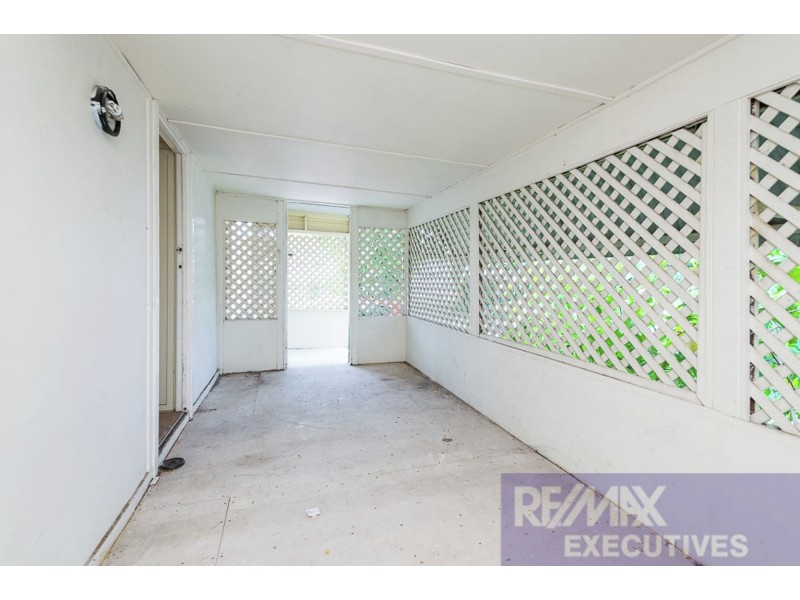 1033 Logan Road, Holland Park QLD 4121