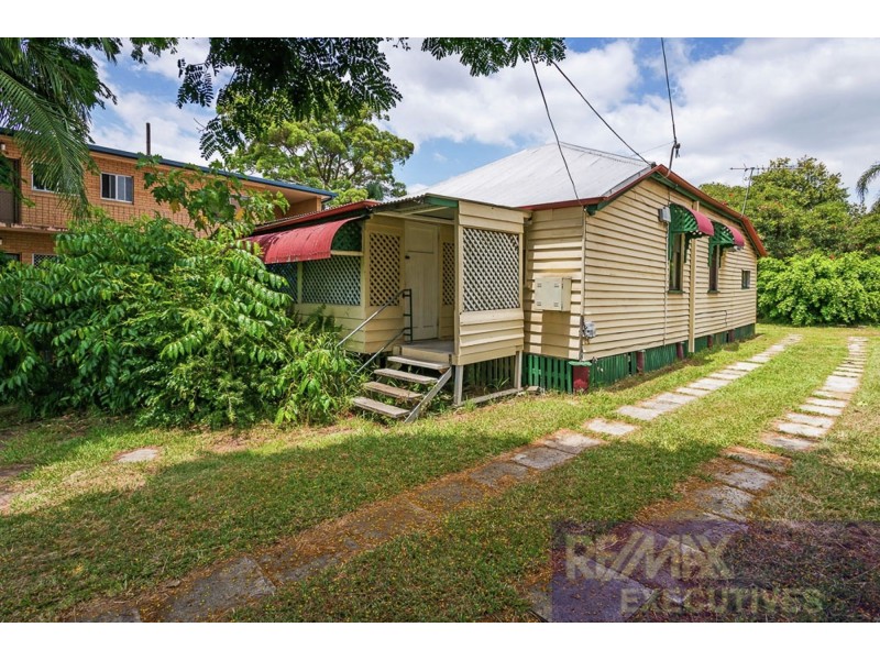 1033 Logan Road, Holland Park QLD 4121