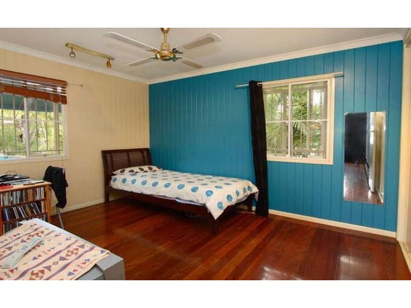 37 Carnelian Street, Holland Park QLD 4121