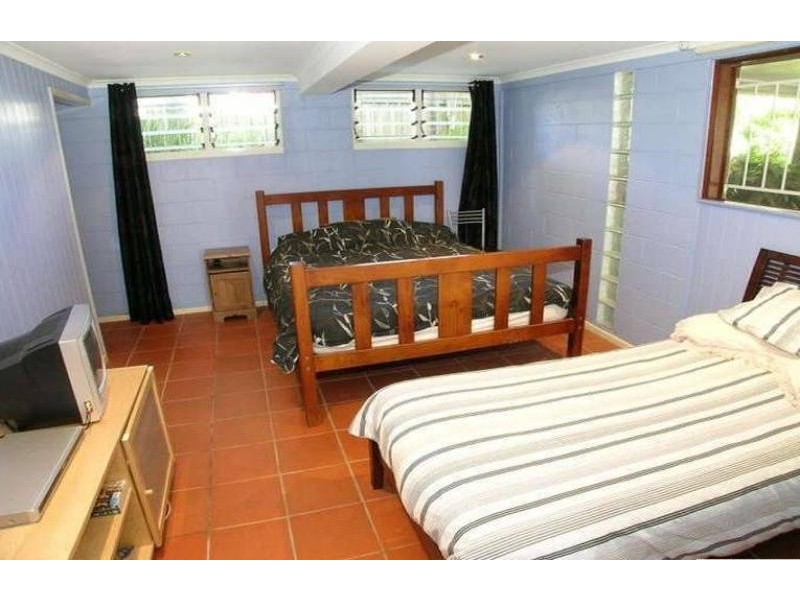 37 Carnelian Street, Holland Park QLD 4121