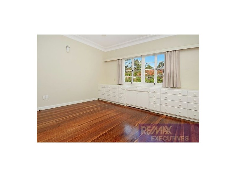 54 Coonara Street, Holland Park QLD 4121