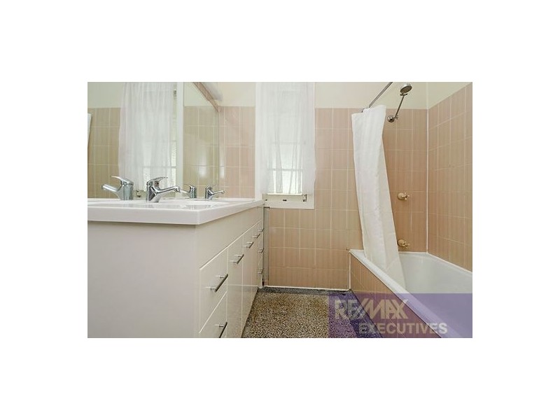 54 Coonara Street, Holland Park QLD 4121