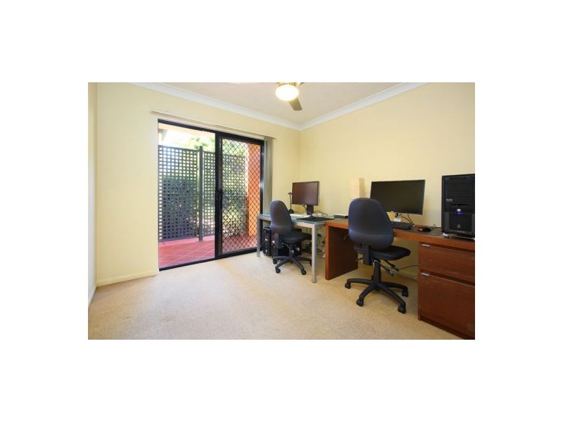 1/85 Victoria Terrace, Greenslopes QLD 4120