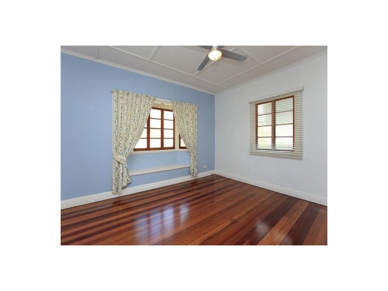 63 Crump Street, Holland Park QLD 4121