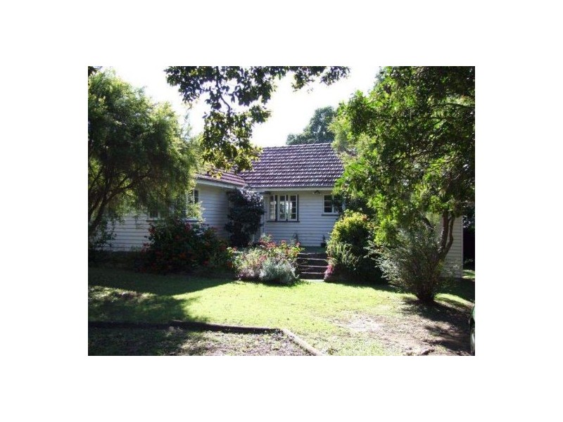 14 Camboor Street, Camp Hill QLD 4152
