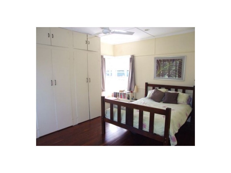 14 Camboor Street, Camp Hill QLD 4152